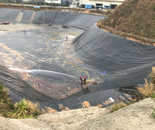 房县废水池清理